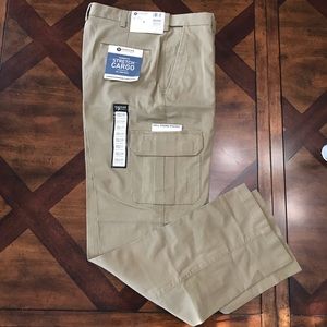 Haggar® Men's Classic Fit Flat-Front Stretch Comfort Cargo Pant